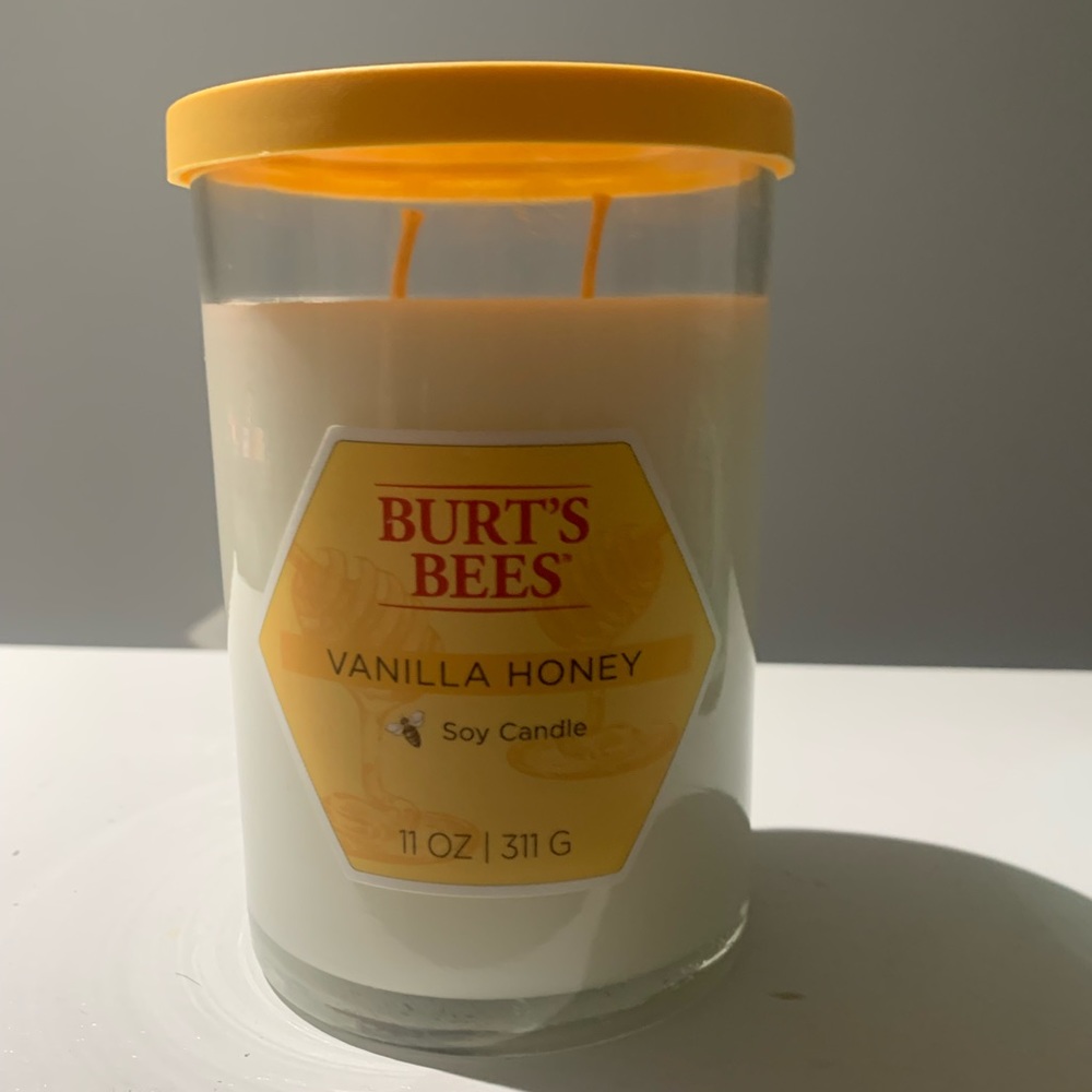 Burt’s Bees’ vanilla honey candle
